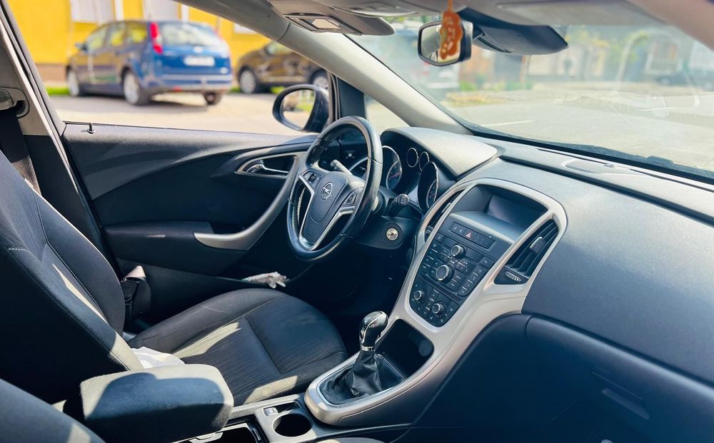 Opel Astra J 2011, 1.4 Benzina+GPL