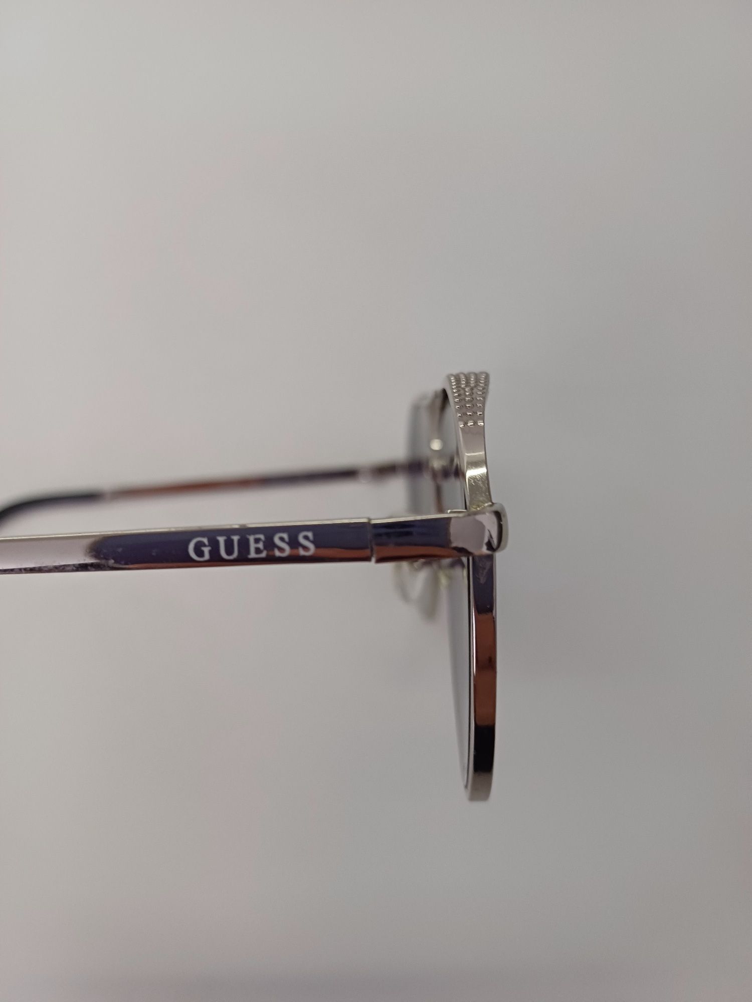 Слънчеви очила Guess