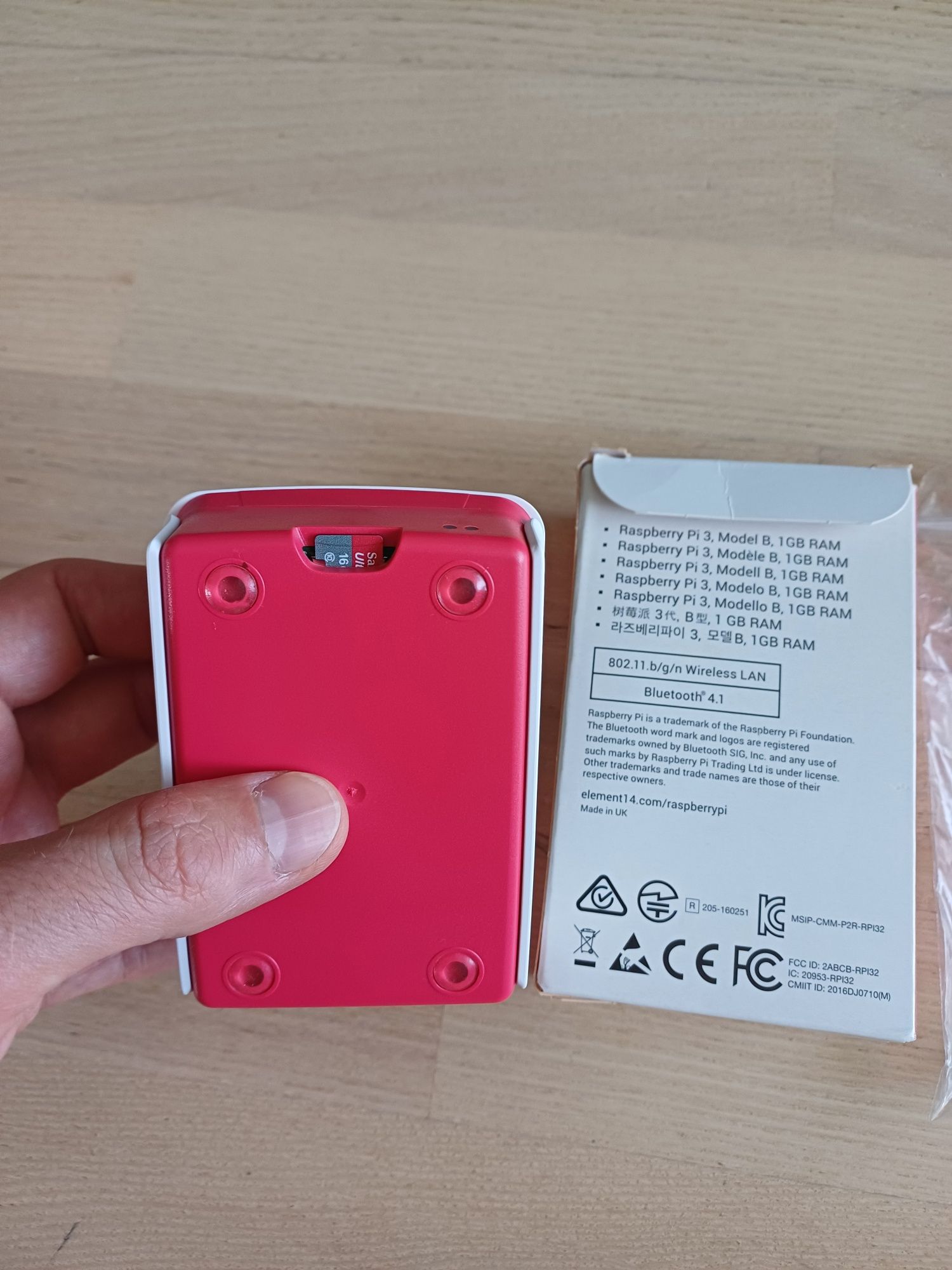 Vând Raspberry Pi 3 model B