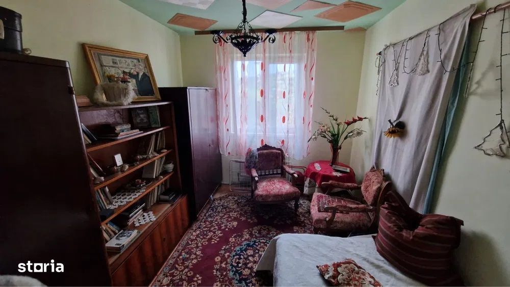 Dambu Pietros - Vanzare apartament 3 camere - Str. Godeanu
