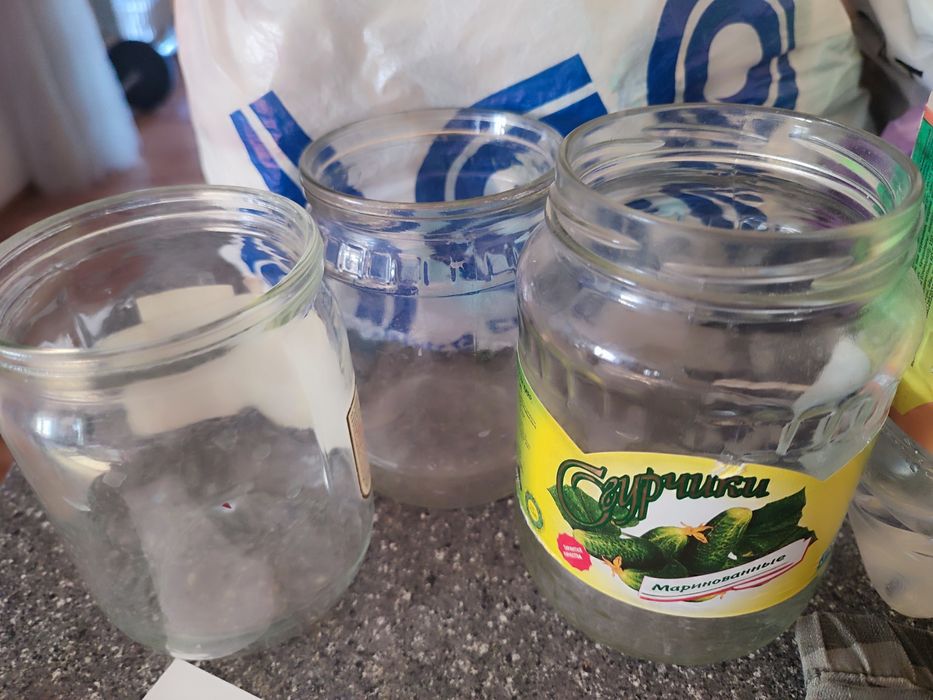 Продаются банки 0.5л, 1л, 2 л.