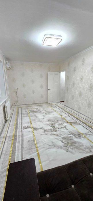 9-квартал Чиланзар продается срочно 1 комнатная квартира. 1/3/5