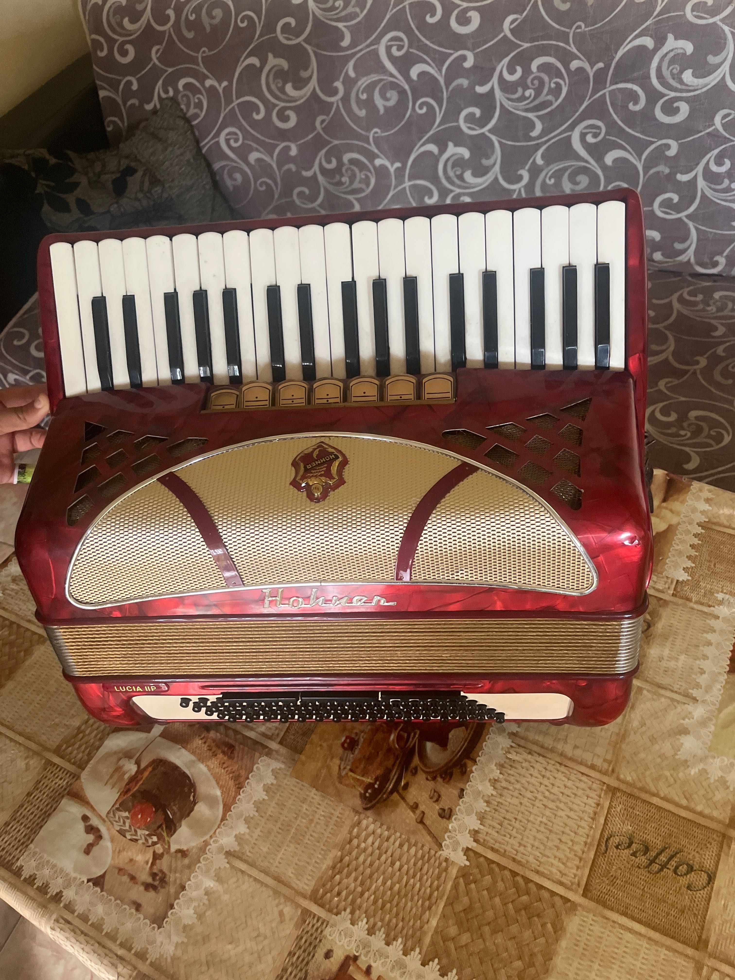 Акордеон Hohner Lucia llp