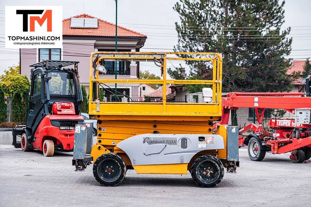 Ножична вишка Haulotte Compact 12 DX