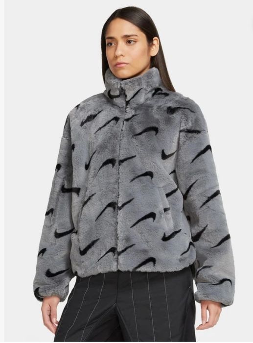 Палто с косъм  Nike без етикет