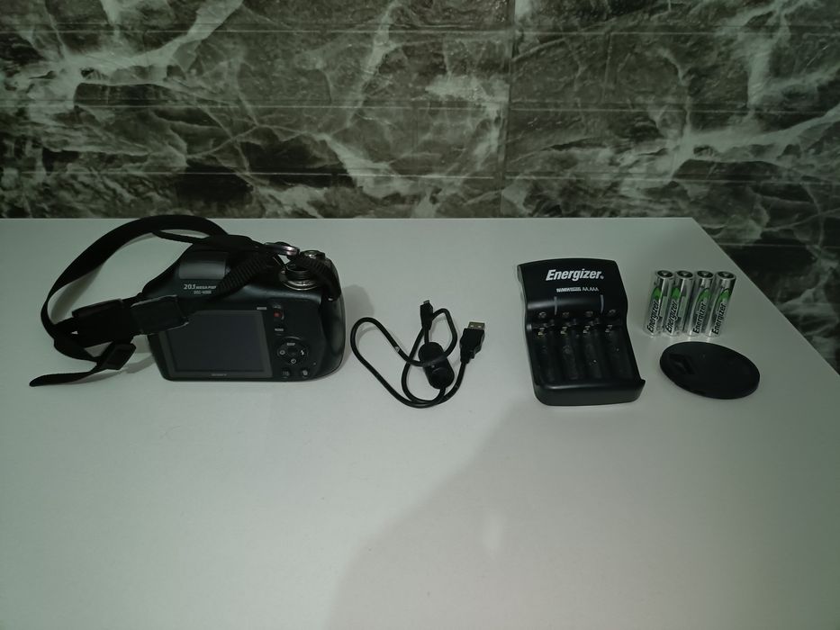 Aparat foto Sony Cyber-shot DSC-H300 + incarcator Ni-Mh Energizer