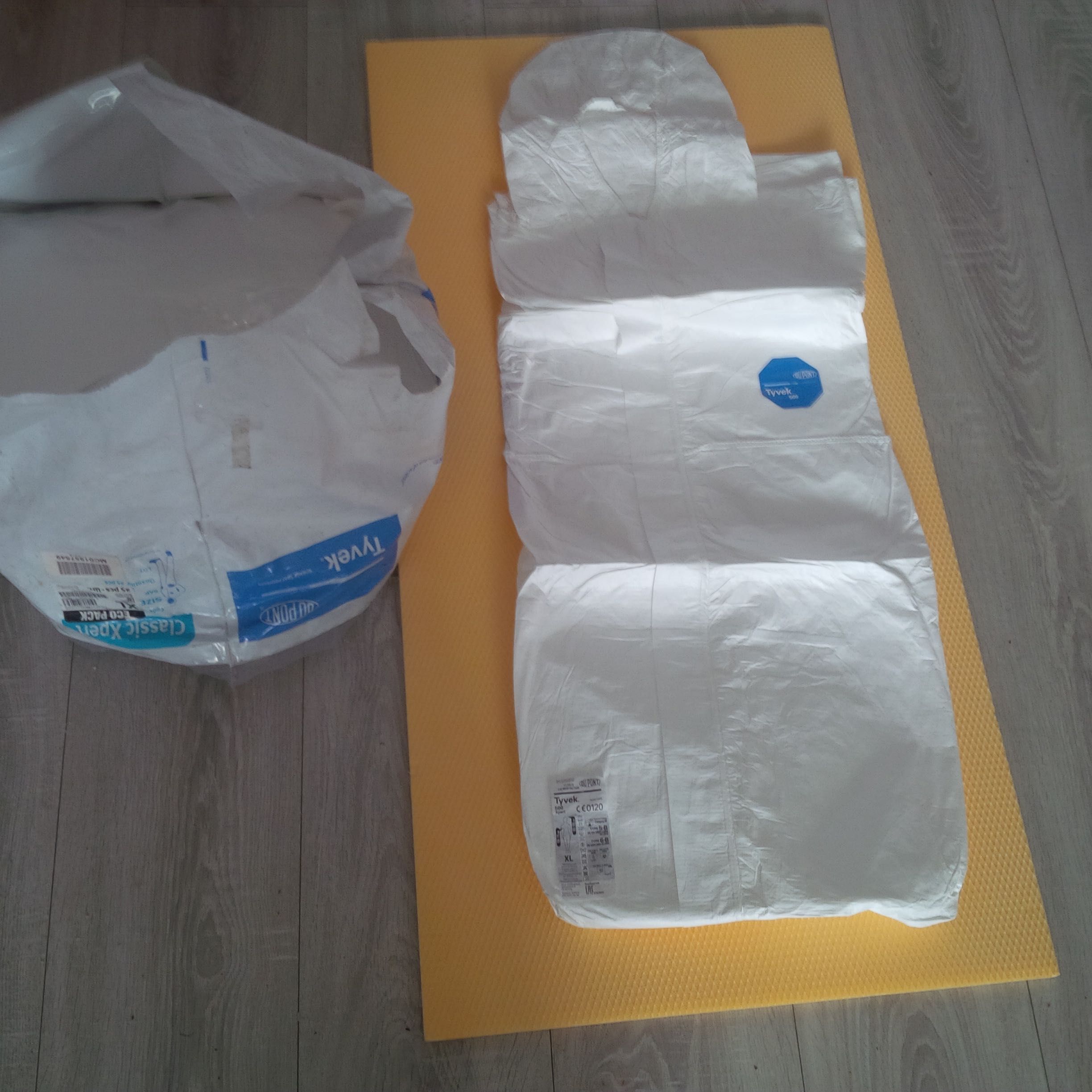 combinezon costum salopeta tyvek  t500