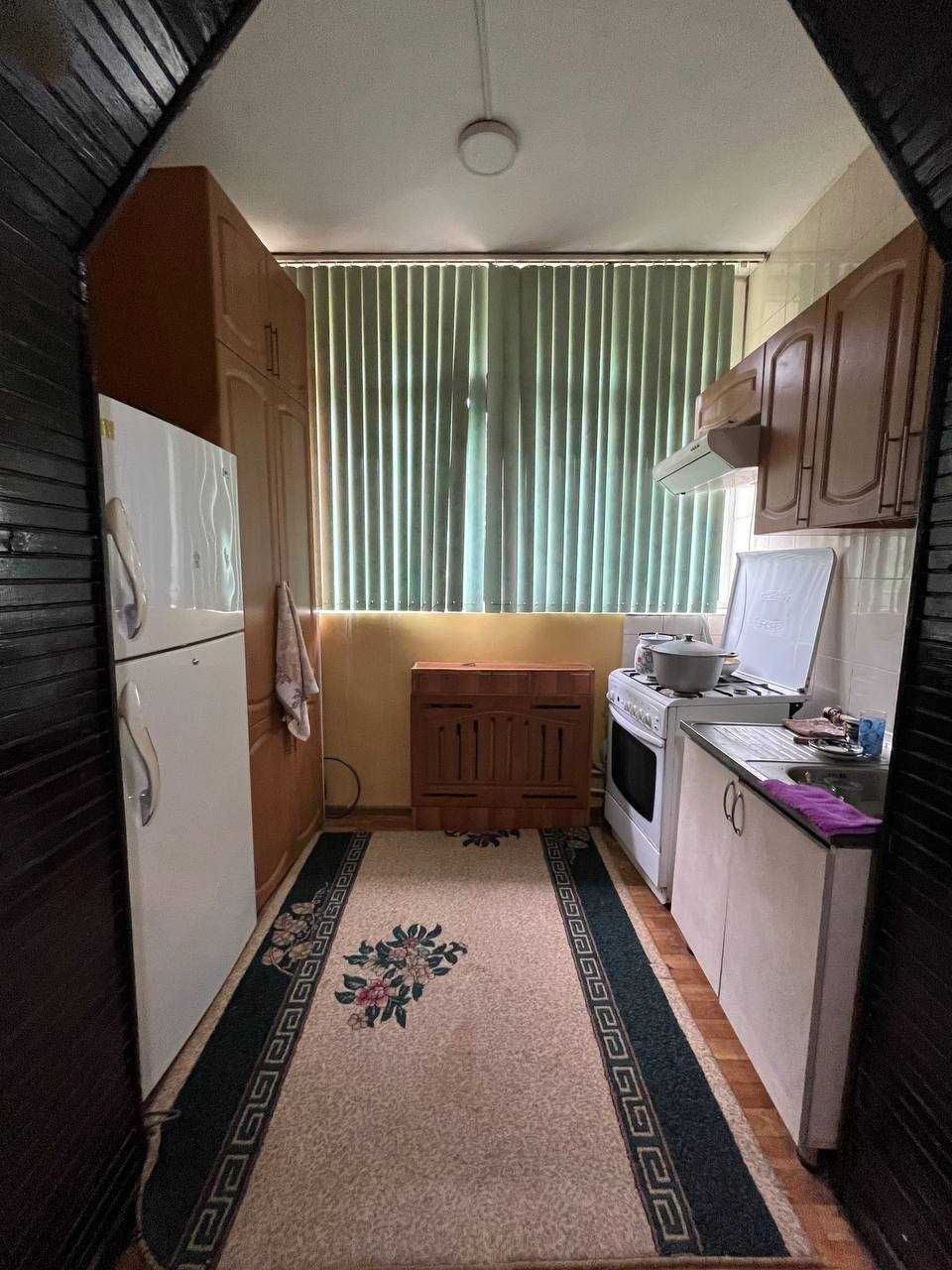 Продам 3 комнатную квартиру на Буюк Ипак Йули,М.Горький.