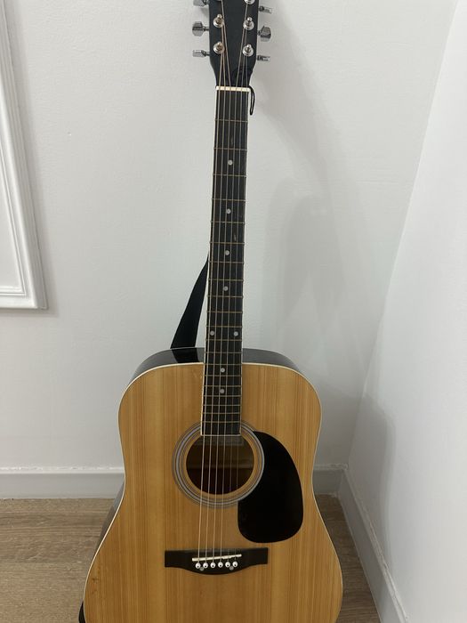 Акустикалық гитара сатылады