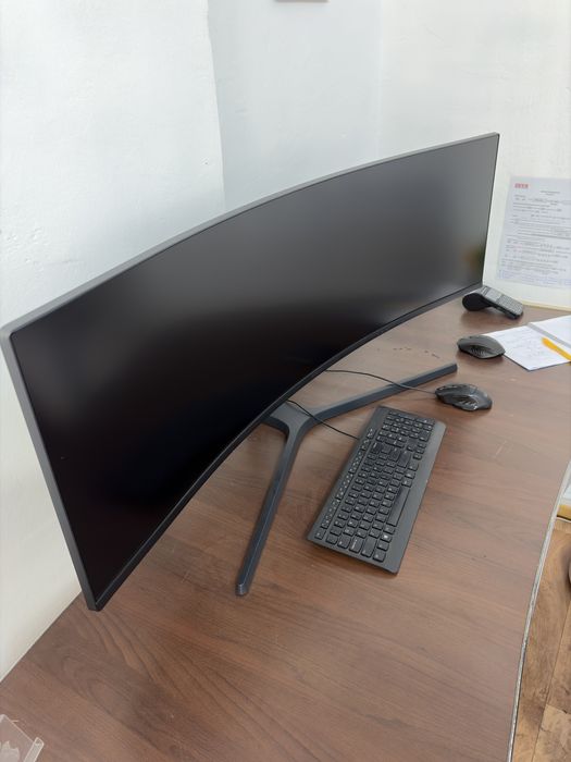 PC alienware aurora R3 + Monitor 49 inch curbat si birou cu scaun