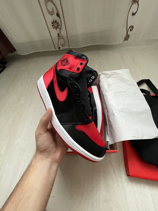 Jordan 1 OG Satin Bred