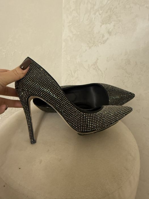 Туфли лодочки на шпильке со стразами 36 от бренда Aldo