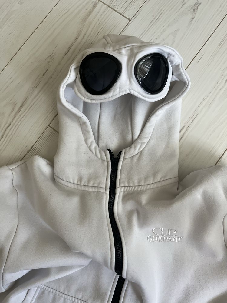 Бял CP company суичър