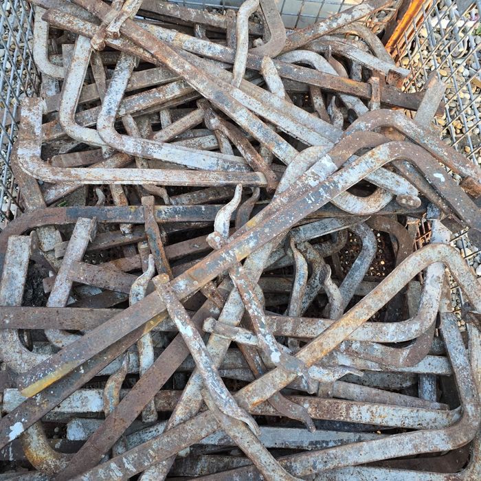 Clești pentru cofrag