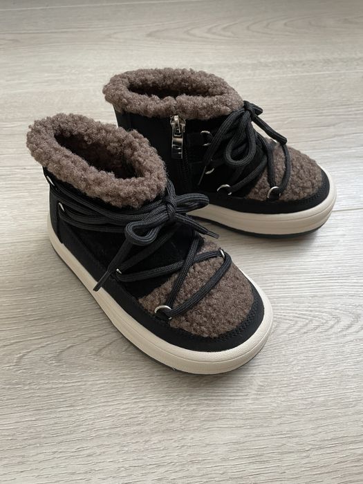 Продам детские ботинки