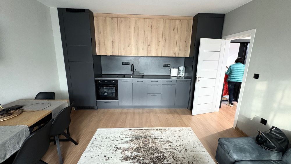 Дава се под наем Тристаен апартамент в Варна, Базар Левски - 100 кв.м за 1020 € - Снимка #7