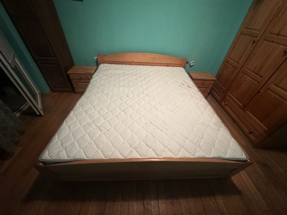 Легло с матрак и нощни шкафчета