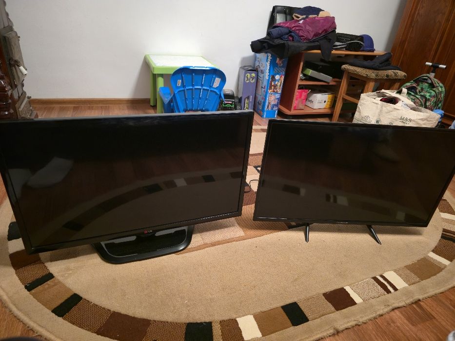 Vand doua TV LCD