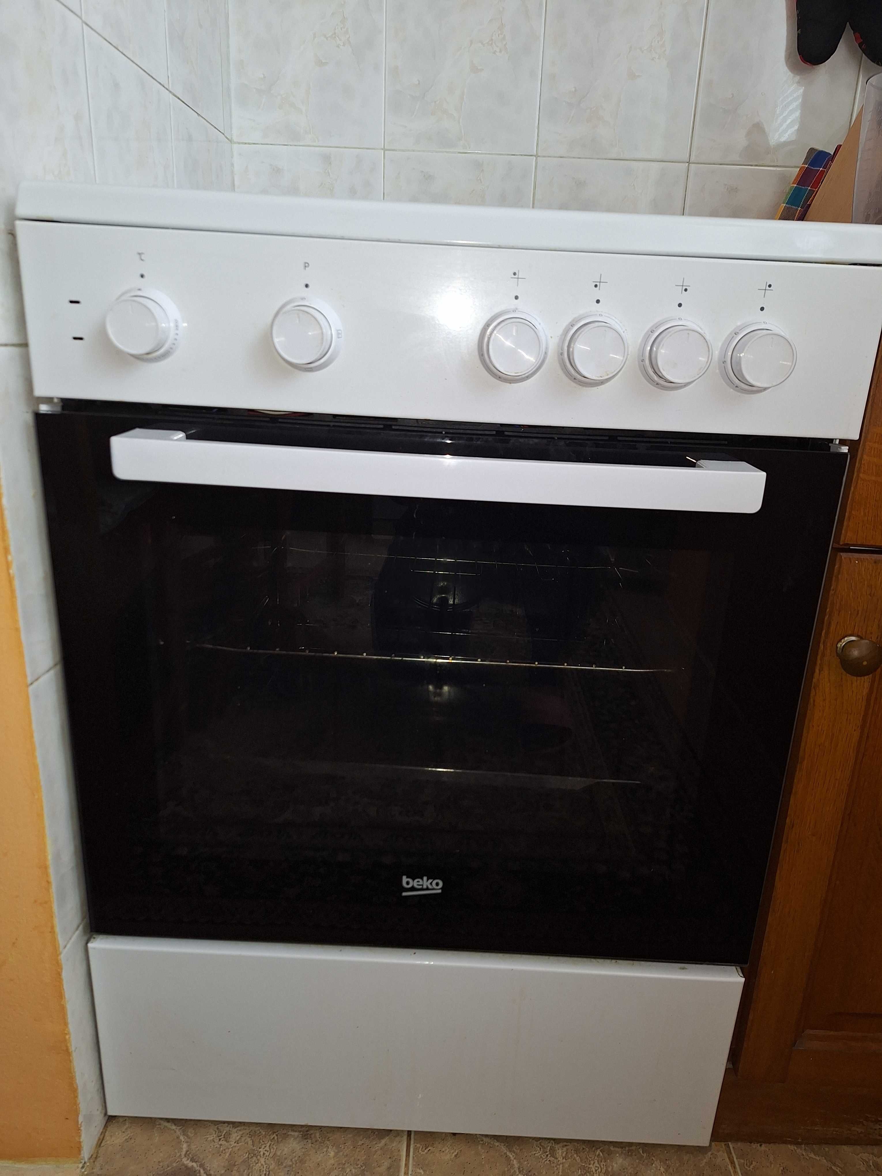 Готварска печка BEKO FSS 66000 W ОБИКНОВЕНИ, A, 71 L