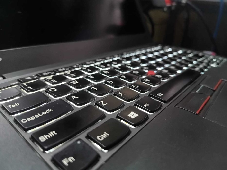 Laptop Lenovo X250 i5, ecran IPS, SIM 4G, tastatura iluminata