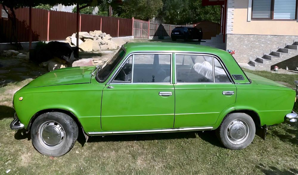 Oldtimer Lada 1200S 1982, clasic de colecție cu piese rare de schimb