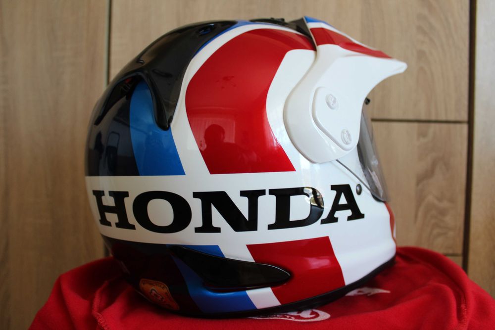 Каска Arai Tour X4