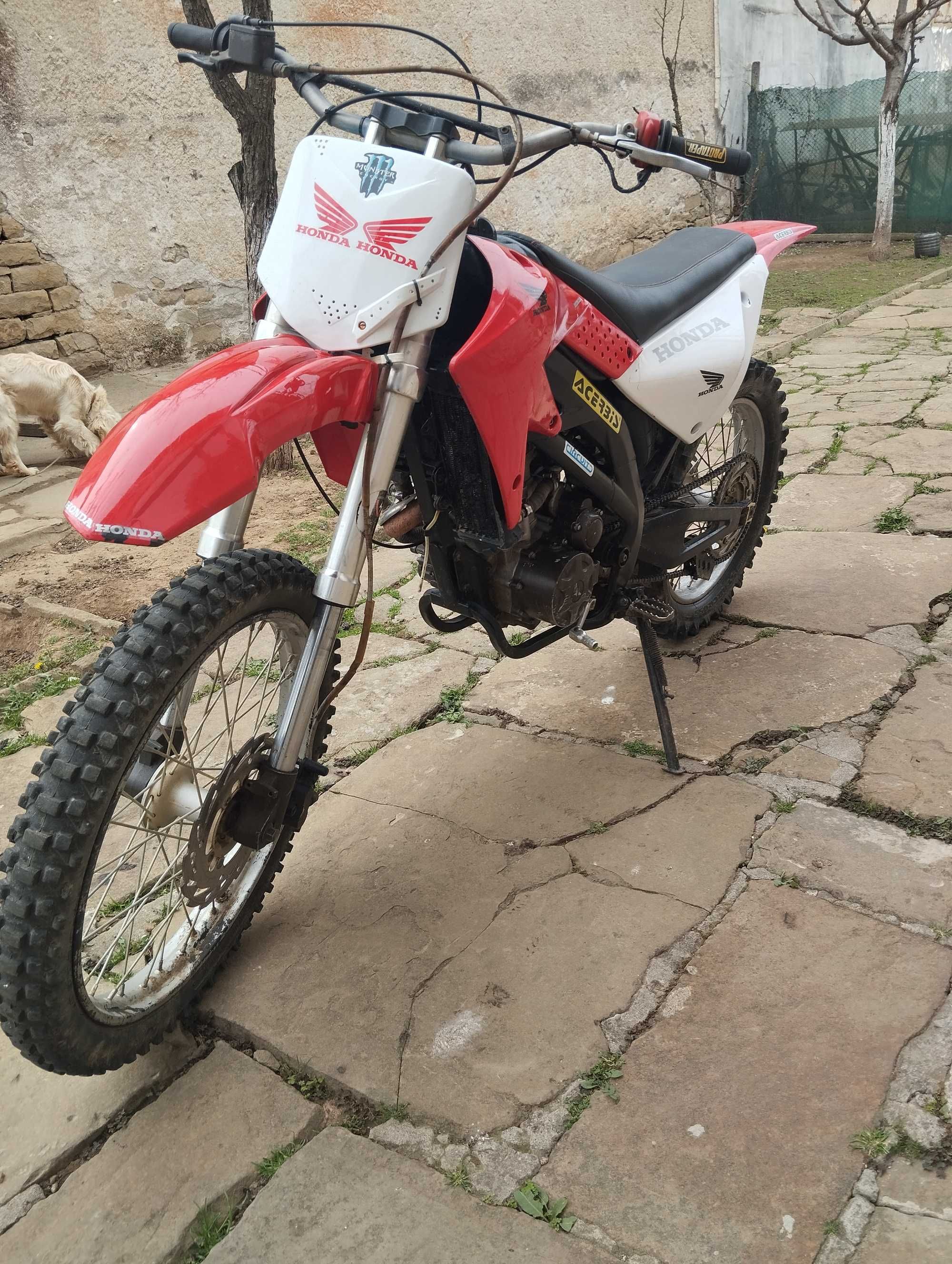 Продавам honda 250