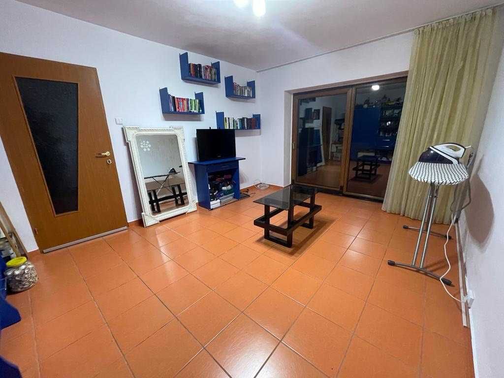 Apartament 3 camere 72 mp