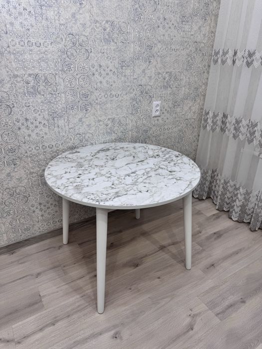 Продам стол и стулья