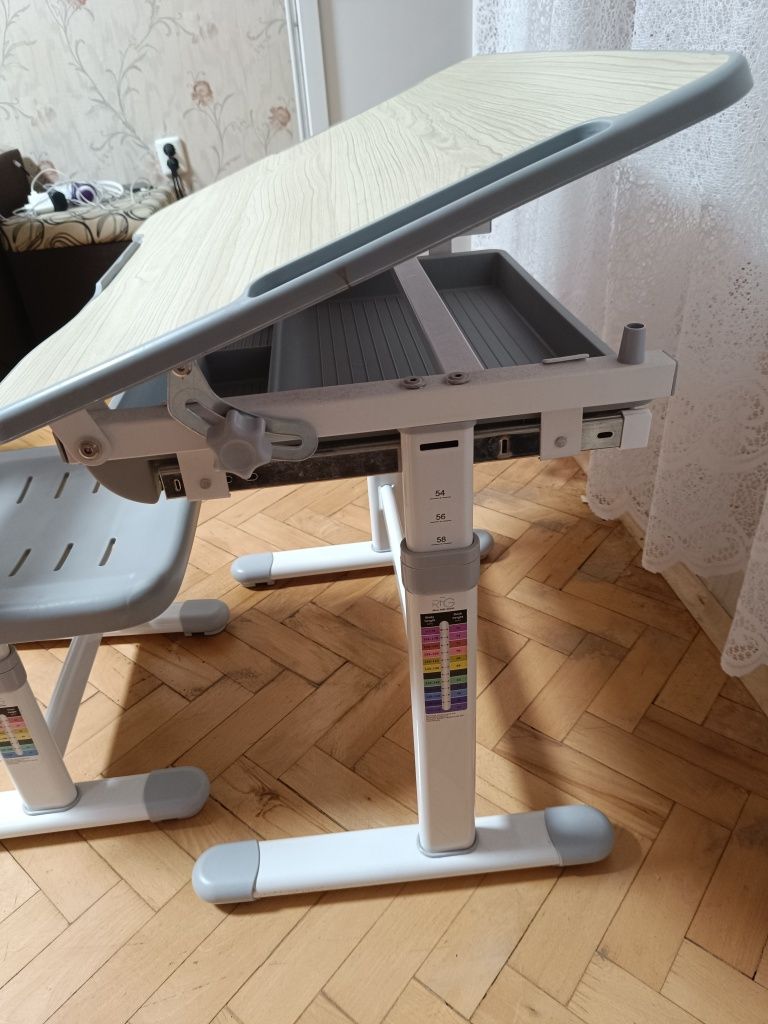 Детско регулируемо бюро със стол