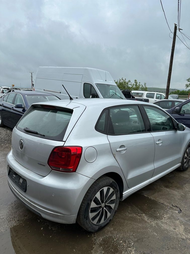 Dezmembram vw polo 6R, moto 1.2 tdi, an 2012