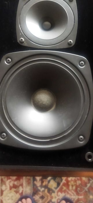 boxe negre Yamaha pe 3 cai 80/100 wați difuzoare bass noi Peerless