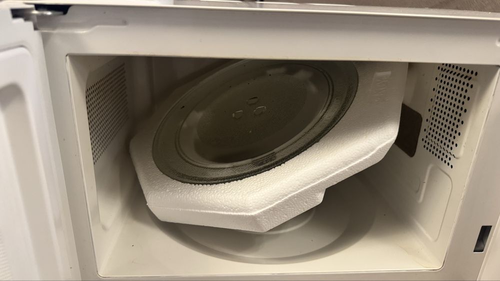 Милровълновоа фурна Hansa