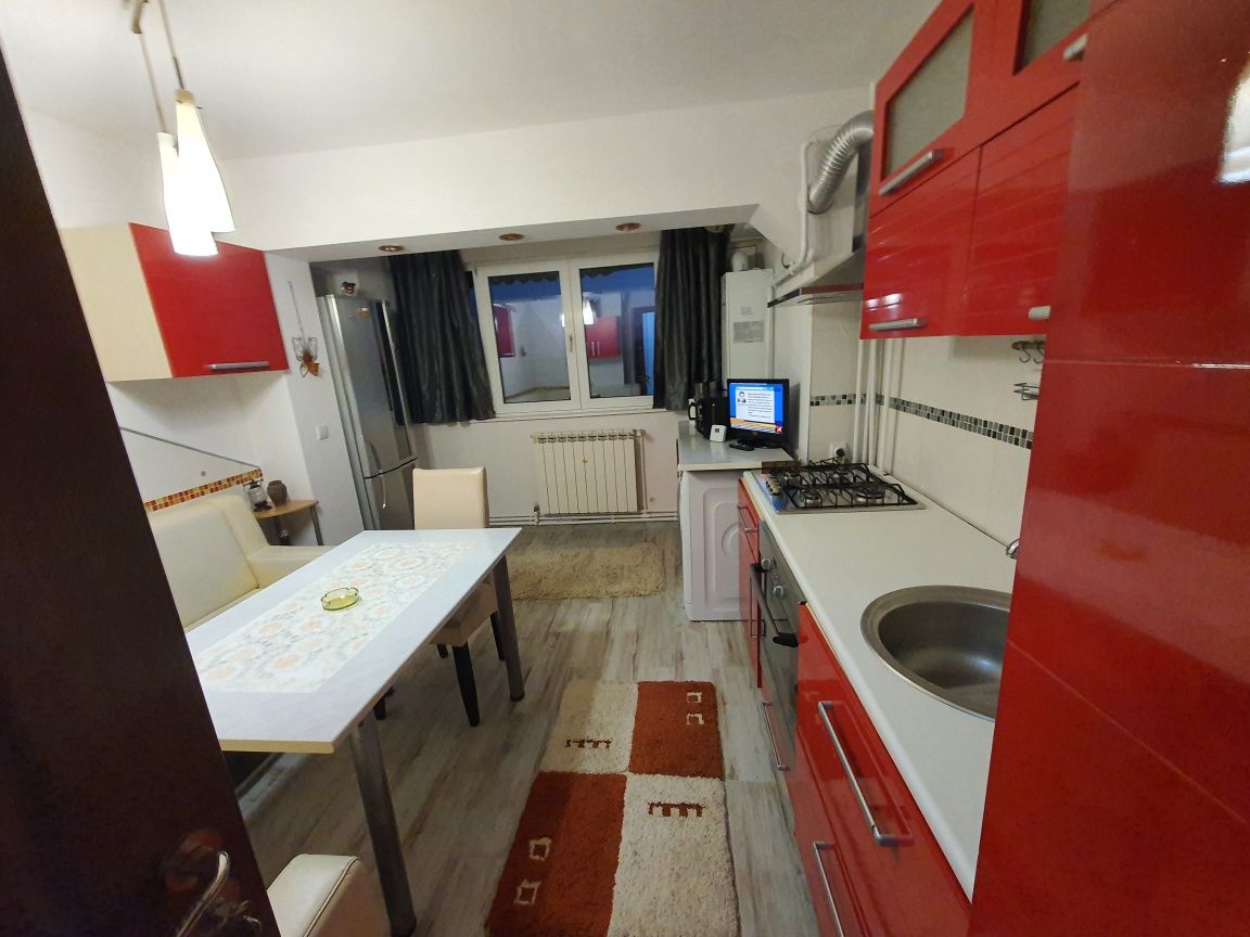 Închiriez apartament 3 camere Brazda