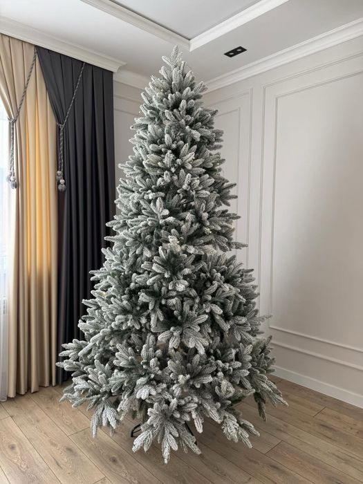 Новогодняя Елка заснеженная