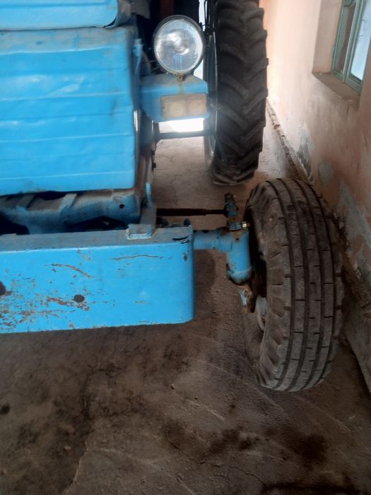 Traktor t28  sotiladi