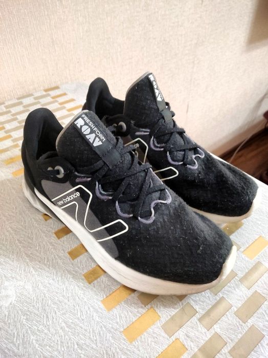 Кроссовки new balance 44,5  оригинал