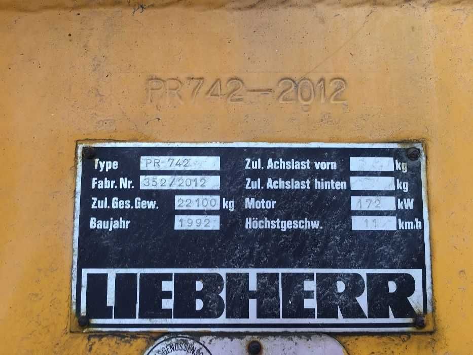 Dezmembrez buldozer Liebherr PR 742.
