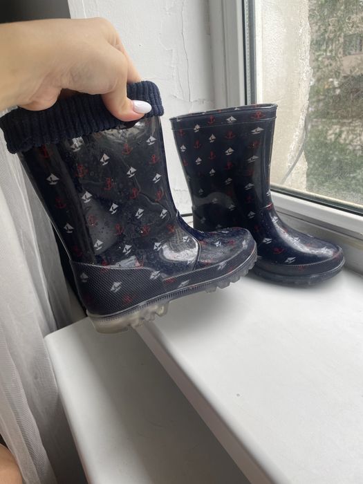 Продам резиновые сапоги детские