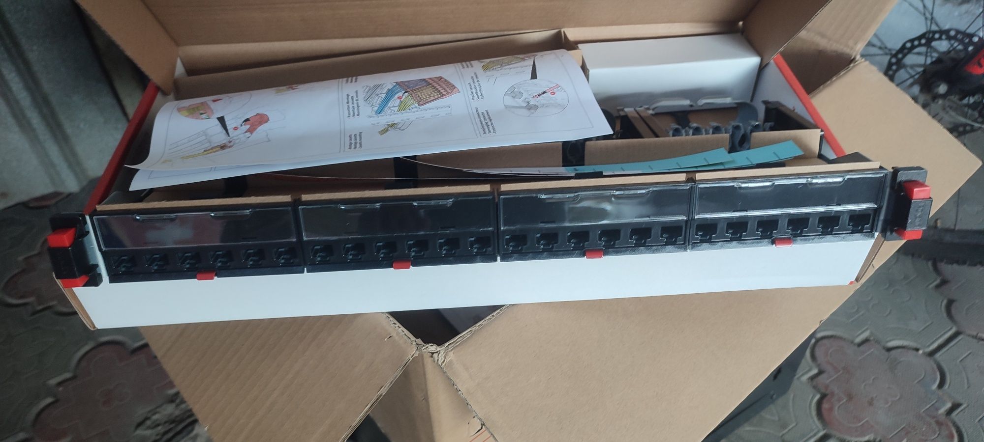 Патч Панель укомплектованная, Legrand LCS3, 24RJ45, UTP, Кате