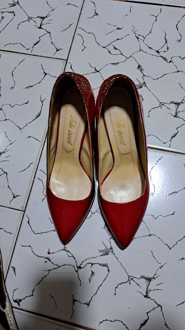 Pantofi piele roșii cu auriu,mărimea 38