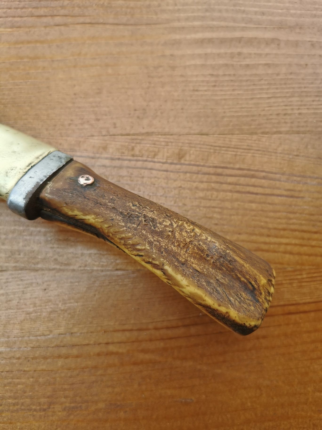 Много стар нож с кания