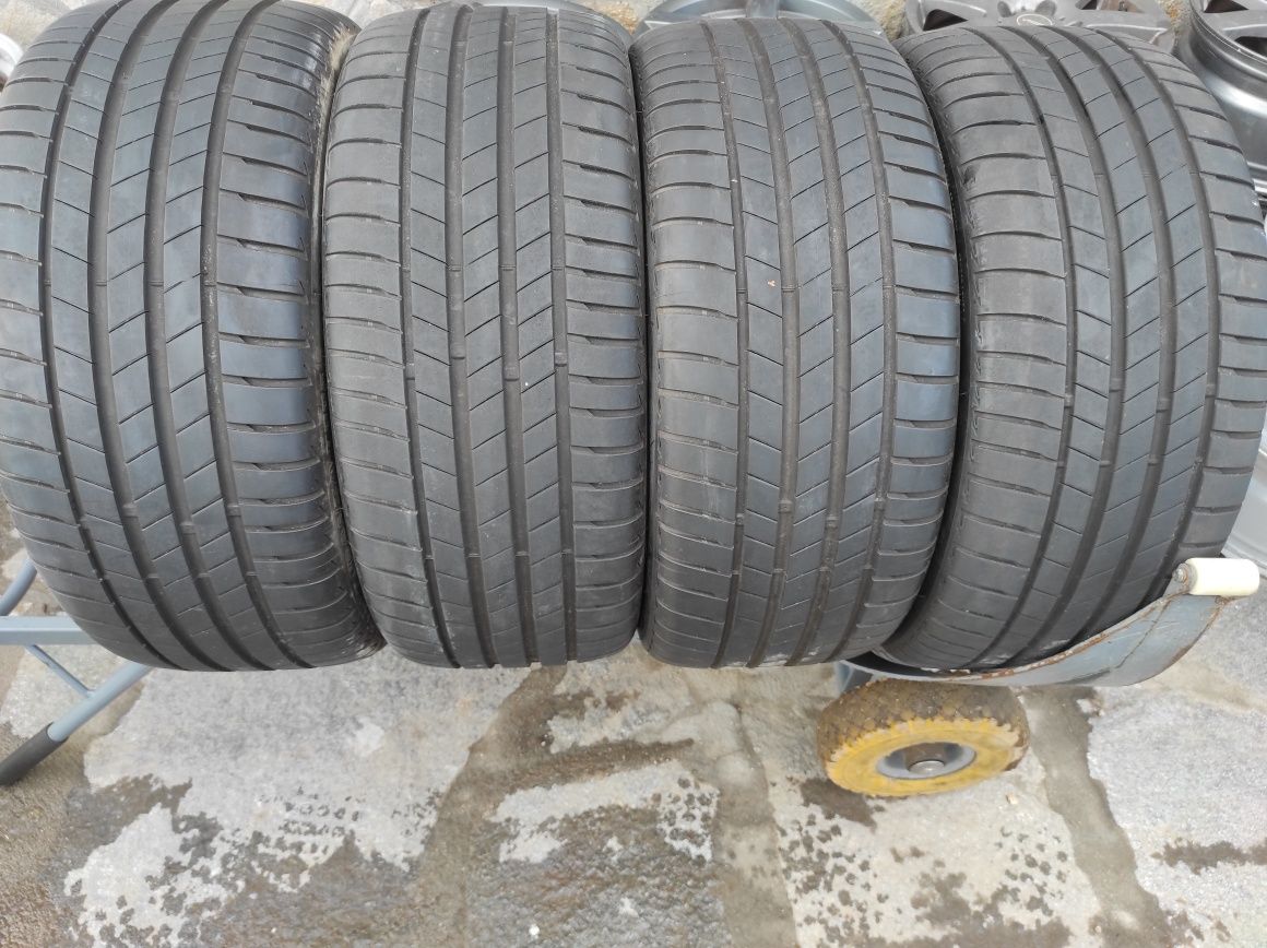 235/40/19 Bridgestone