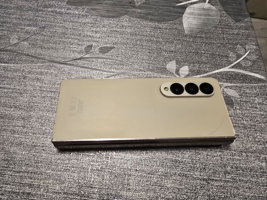 Samsung Galaxy Z Fold 4