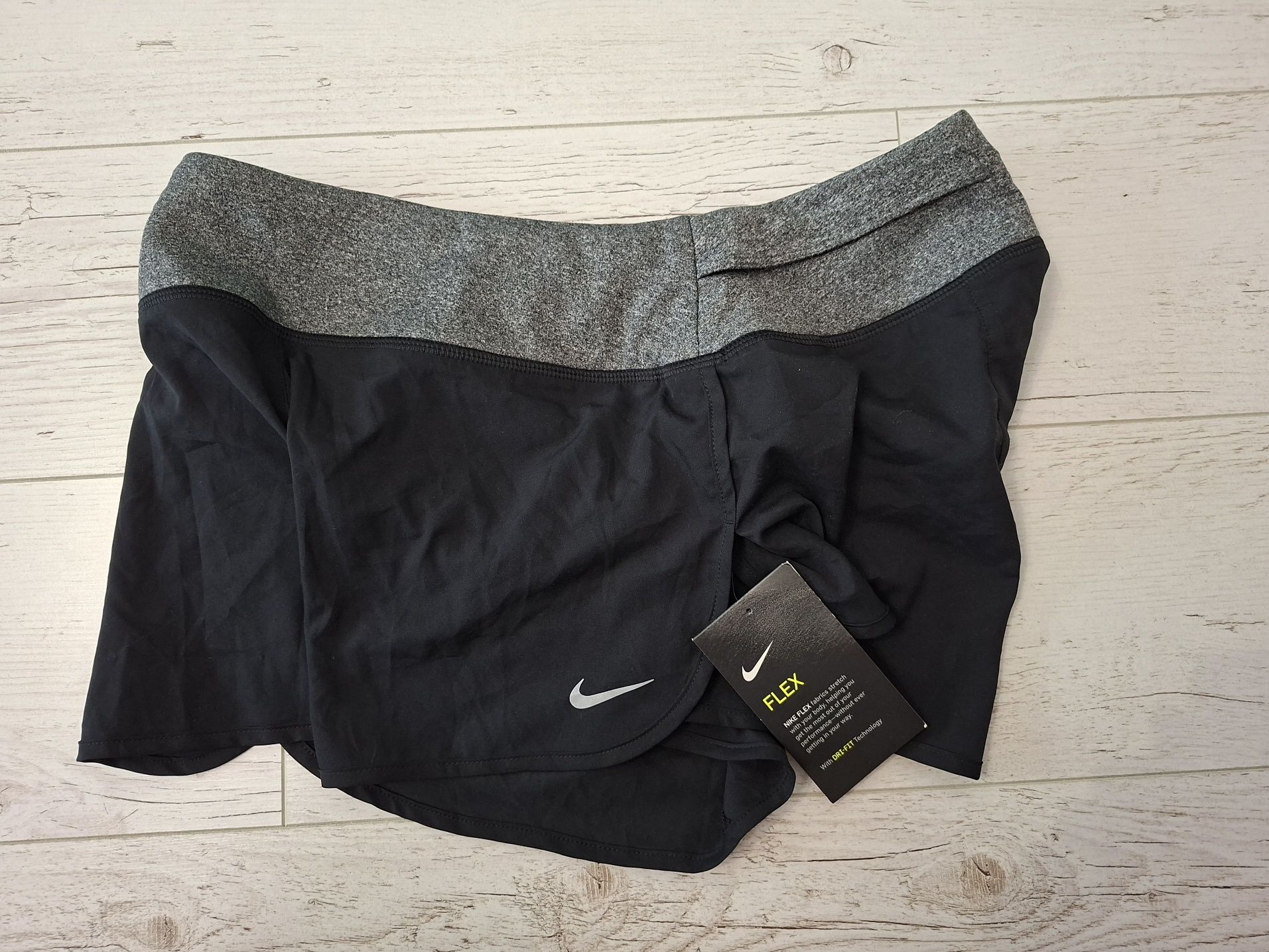 Nike Dry Fit-Ориг. Дамски шорти Нови!!!