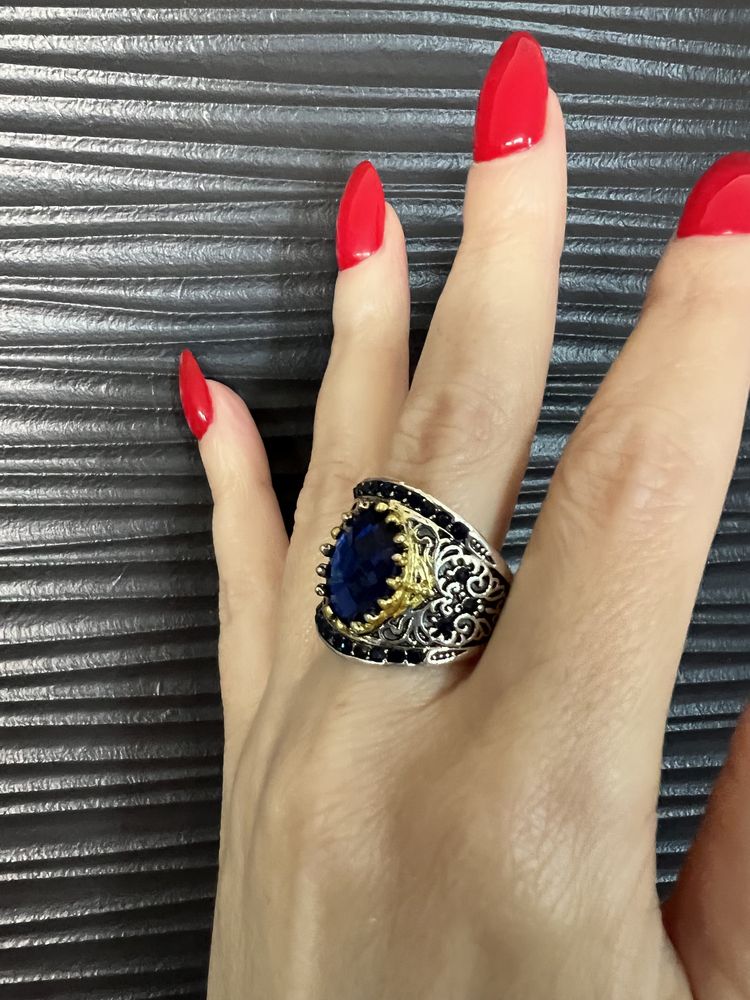 Уникален винтидж пръстен със син кристал