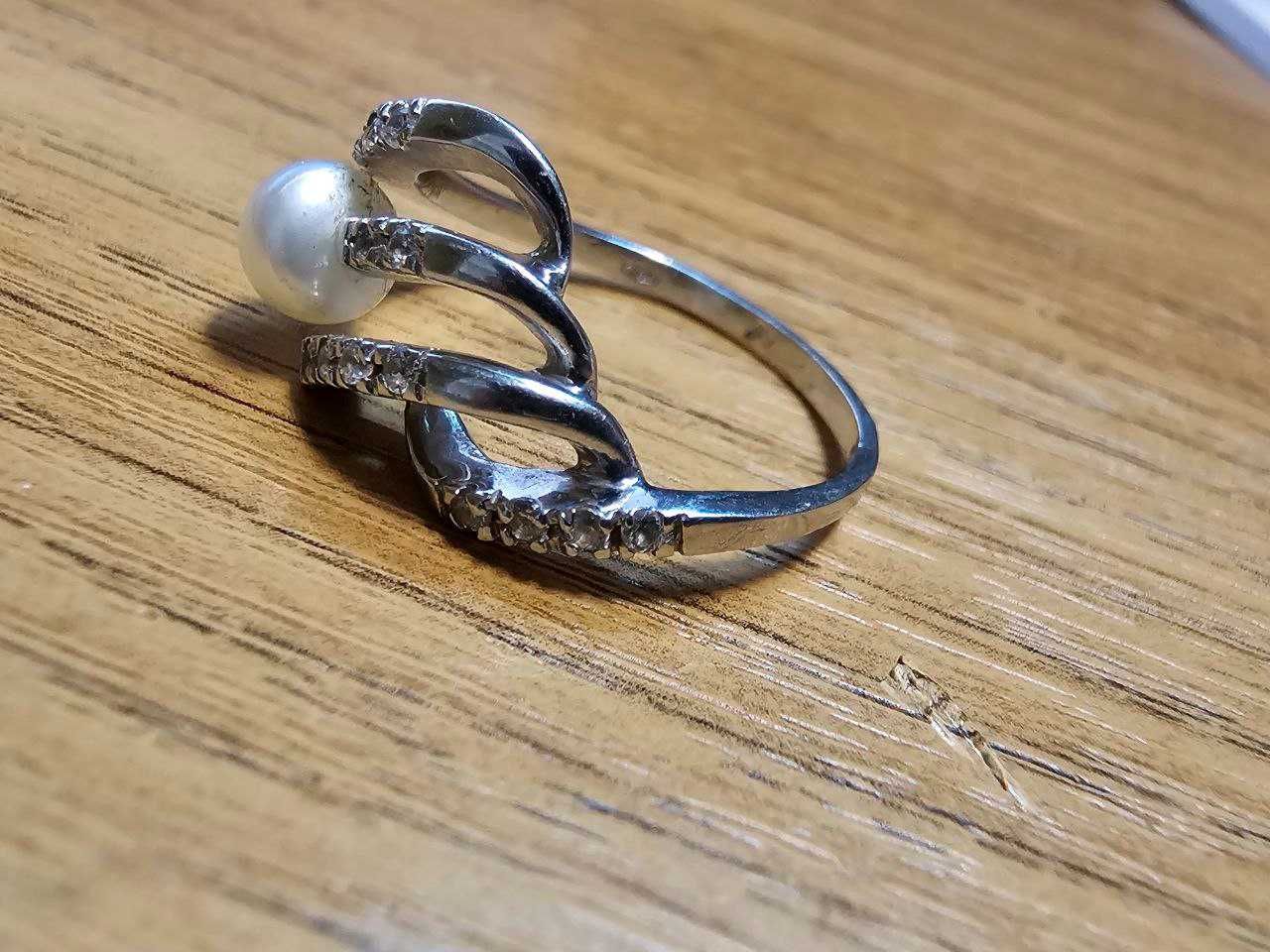 inel cu perla , model deosebit 18k(antikgemma)