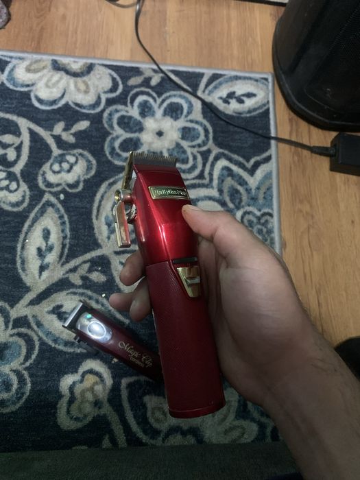 Vand sau schimb masinma de tuns babyliss pro red si whal magic clip
