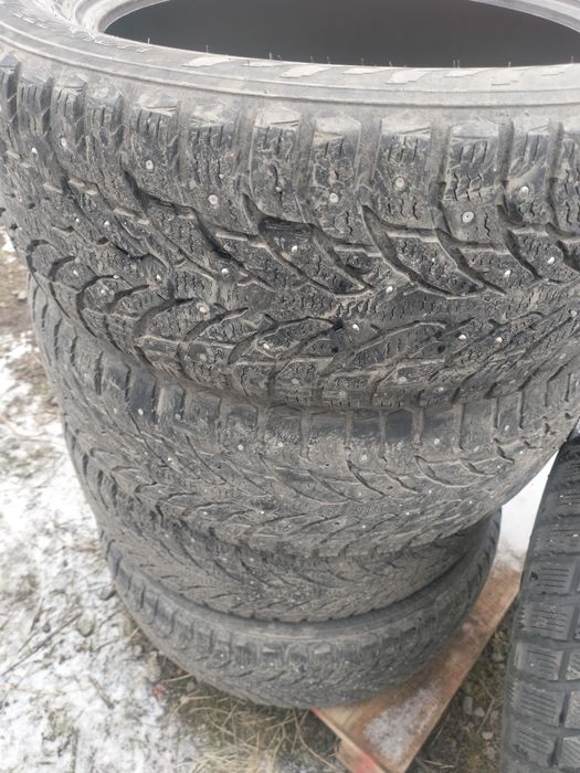 Продам резину зимнюю 235/55/19