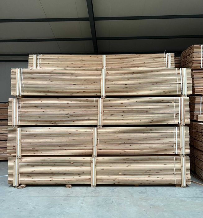 Lambriu pin/Lambriu interior-exterior.